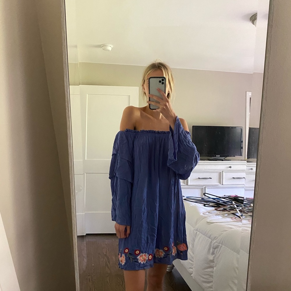 Dress - Picture 3 of 4
